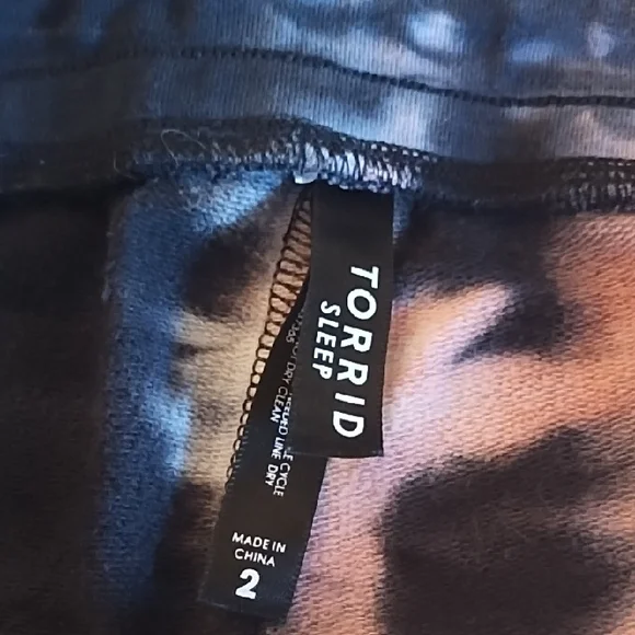 Women's torrid Black and Pink Tie-Dye Jogger Pants - Picture 6 of 6